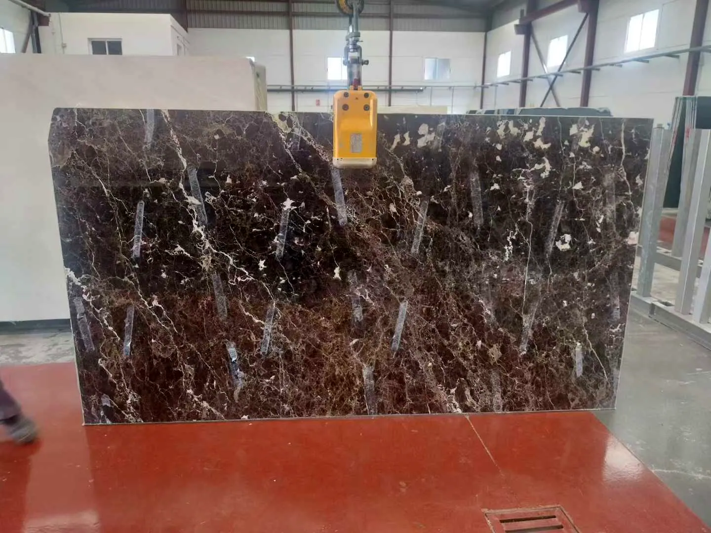 Mármol Dark Emperador: tabla real en nuestro almacén