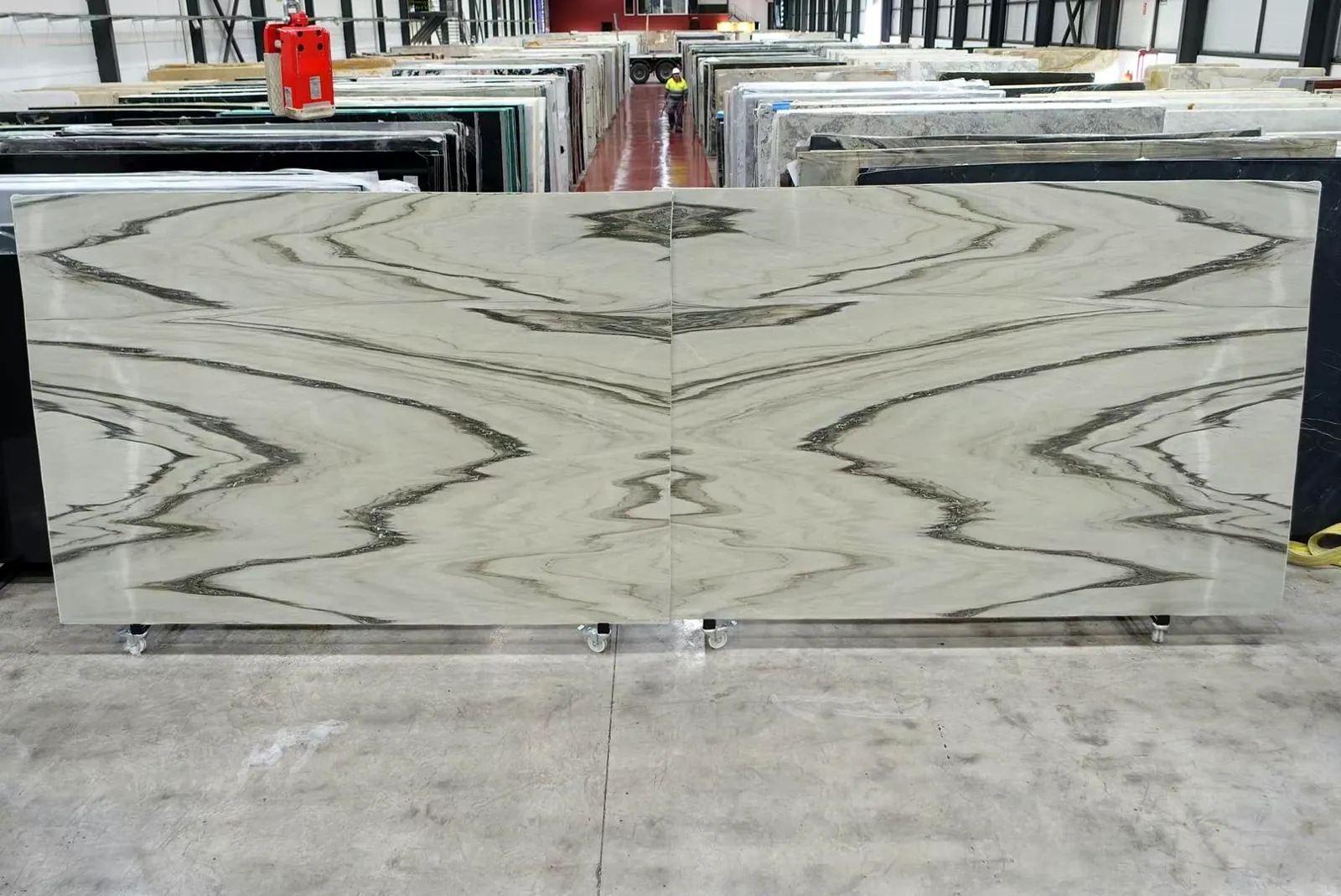 Renoir Blanc: real slab in our warehouse