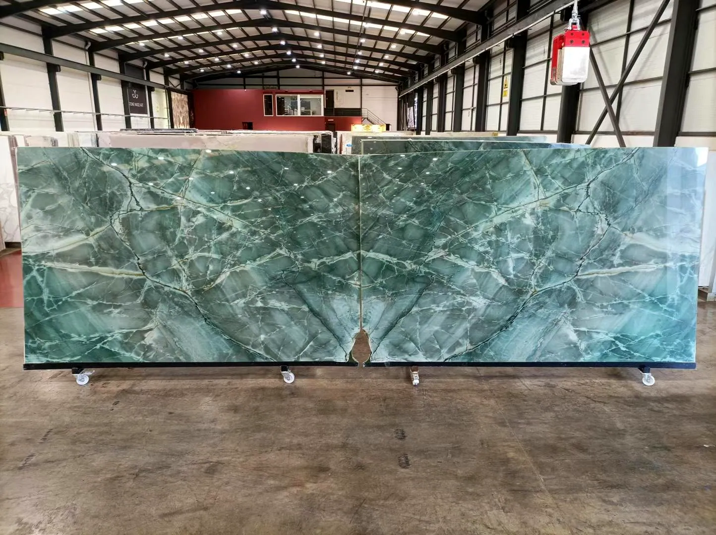 Verde Esmeralda Dark: real slab in our warehouse
