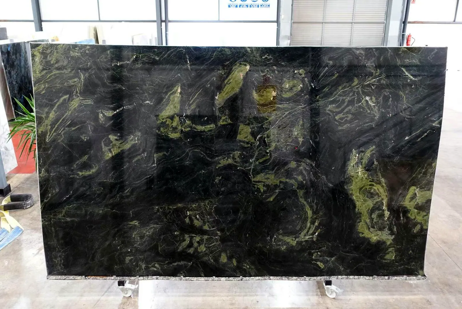 Verde Esperanza: real slab in our warehouse