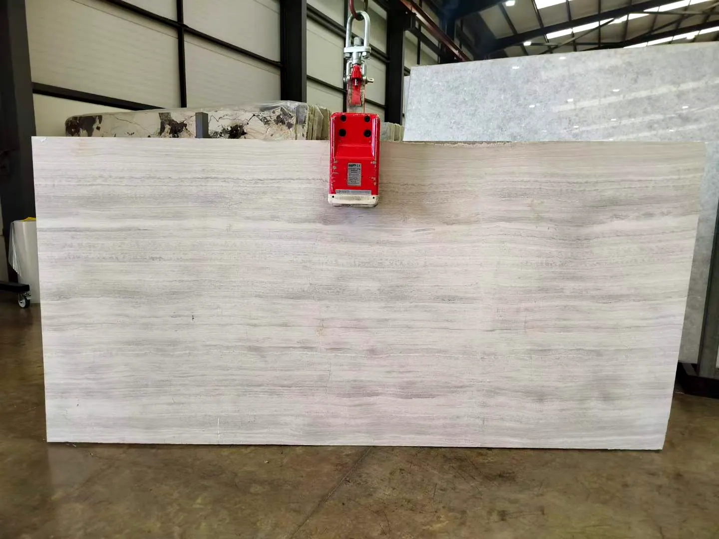 Mármol White Serpeggiante: tabla real en nuestro almacén
